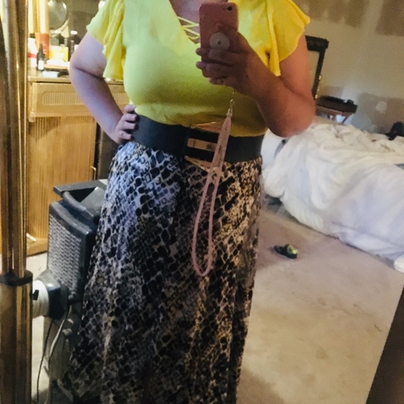 Dresses & Skirts - Maxi skirt animal print  and blouse yellow M